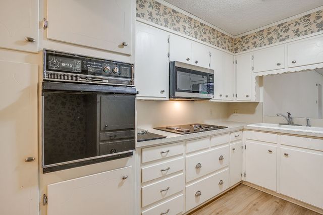 102 Roselawn Drive, Weatherford, TX 76086