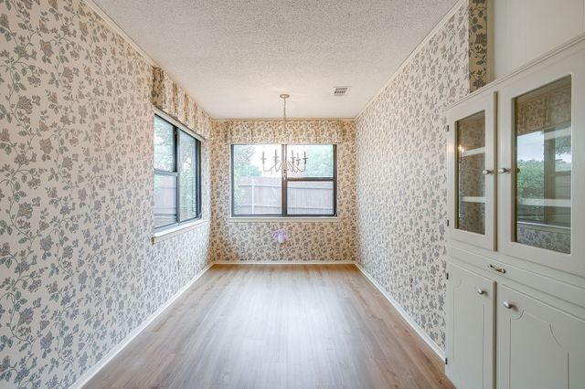 102 Roselawn Drive, Weatherford, TX 76086