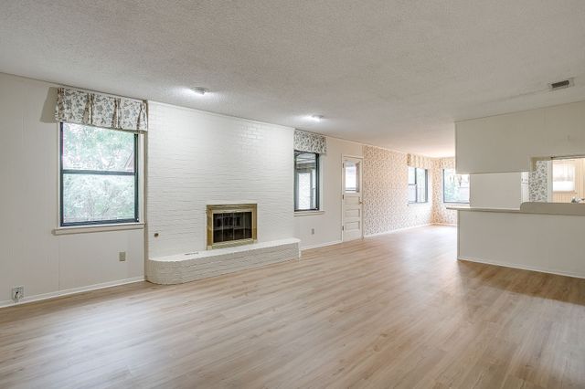102 Roselawn Drive, Weatherford, TX 76086