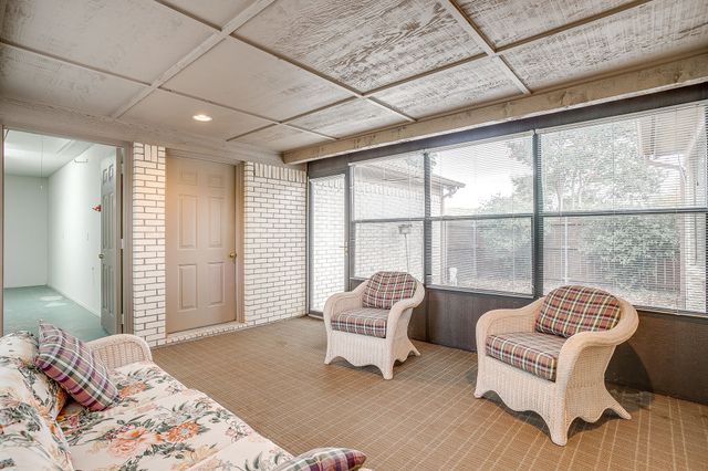 102 Roselawn Drive, Weatherford, TX 76086
