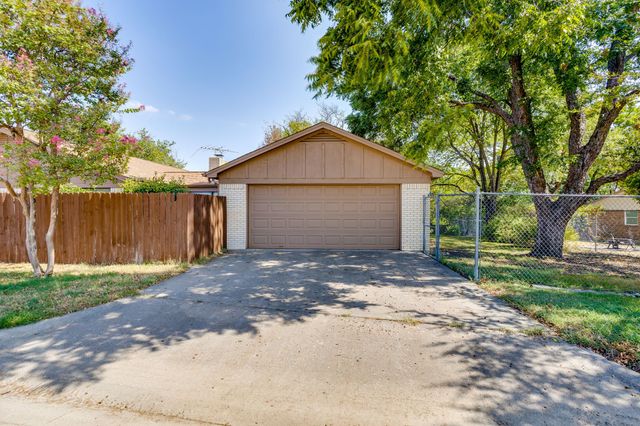 102 Roselawn Drive, Weatherford, TX 76086