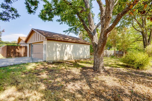 102 Roselawn Drive, Weatherford, TX 76086