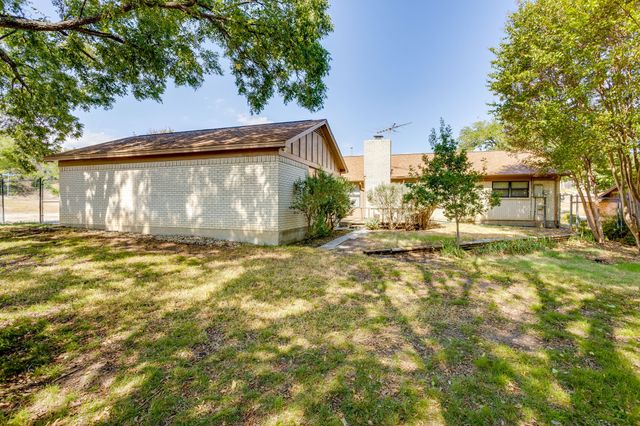 102 Roselawn Drive, Weatherford, TX 76086