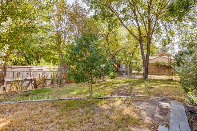 102 Roselawn Drive, Weatherford, TX 76086