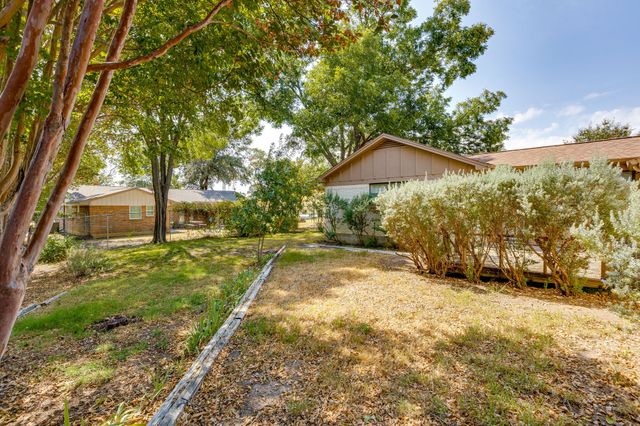 102 Roselawn Drive, Weatherford, TX 76086
