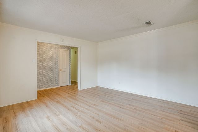 102 Roselawn Drive, Weatherford, TX 76086