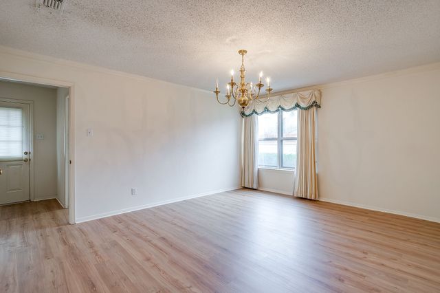 102 Roselawn Drive, Weatherford, TX 76086
