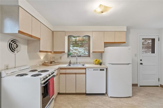 408 Burlington Rd, Forest Hills Boro, PA 15221