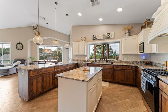 2351 Robertson Crest, Grants Pass, OR 97527