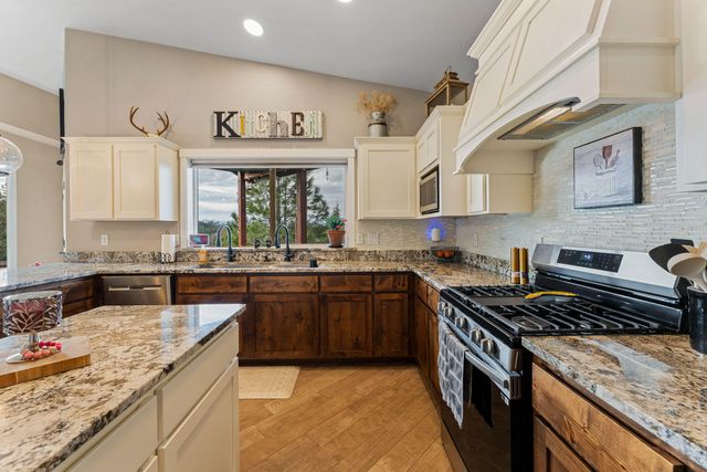 2351 Robertson Crest, Grants Pass, OR 97527