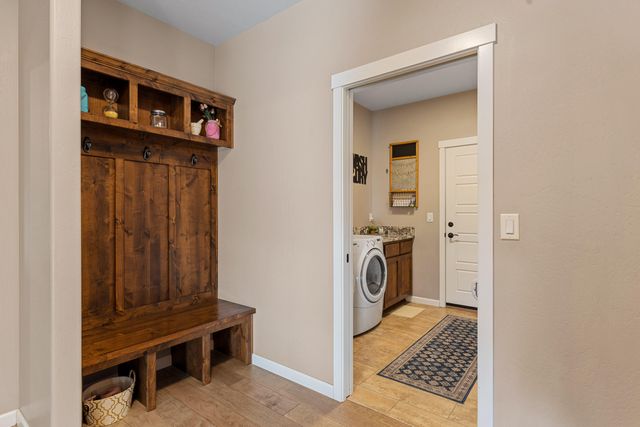 2351 Robertson Crest, Grants Pass, OR 97527