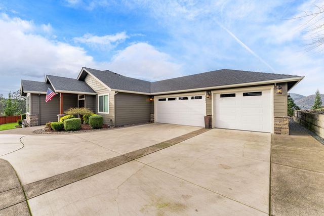 2351 Robertson Crest, Grants Pass, OR 97527