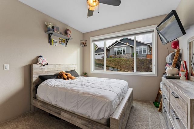 2351 Robertson Crest, Grants Pass, OR 97527