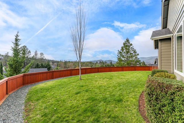 2351 Robertson Crest, Grants Pass, OR 97527