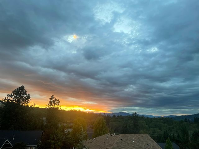 2351 Robertson Crest, Grants Pass, OR 97527