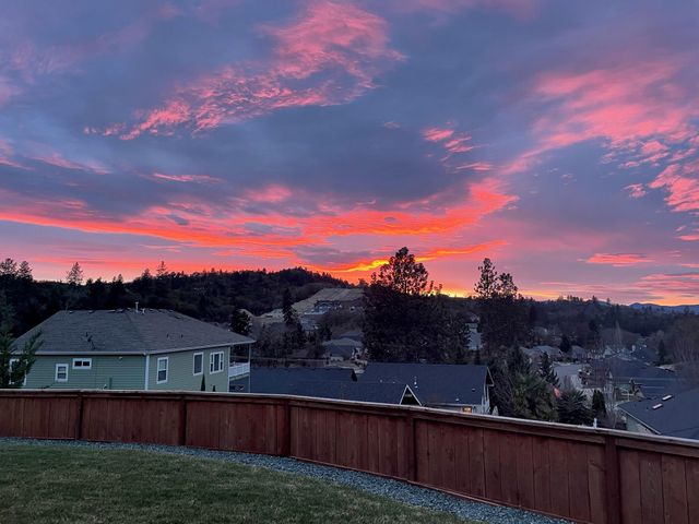 2351 Robertson Crest, Grants Pass, OR 97527