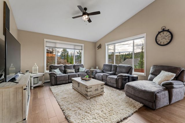 2351 Robertson Crest, Grants Pass, OR 97527