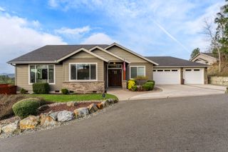 2351 Robertson Crest, Grants Pass, OR 97527