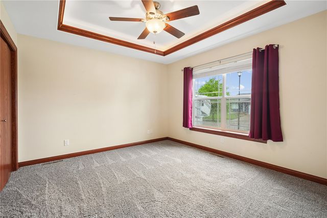 5601 Ruhd Street SW, Cedar Rapids, IA 52404