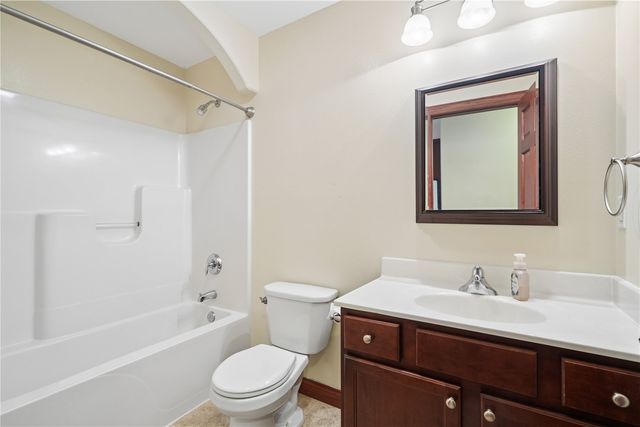 5601 Ruhd Street SW, Cedar Rapids, IA 52404