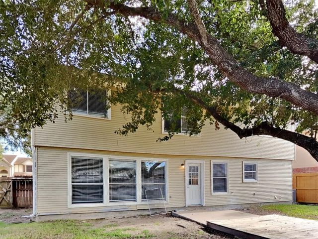 622 Oak Hill Drive, Kemah, TX 77565