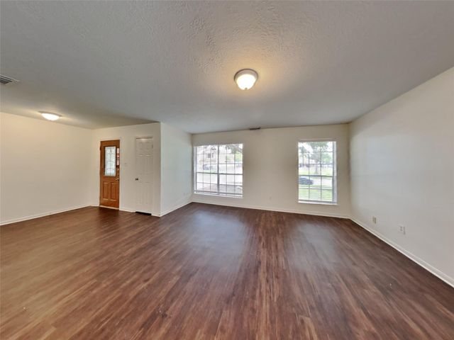 622 Oak Hill Drive, Kemah, TX 77565