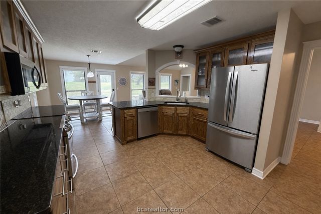 202 Golfview Drive, Hilltop Lakes, TX 77871