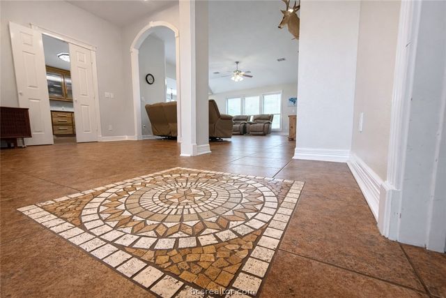 202 Golfview Drive, Hilltop Lakes, TX 77871