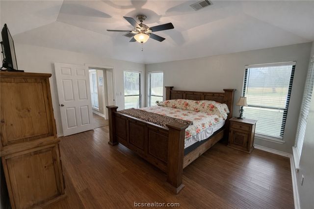 202 Golfview Drive, Hilltop Lakes, TX 77871