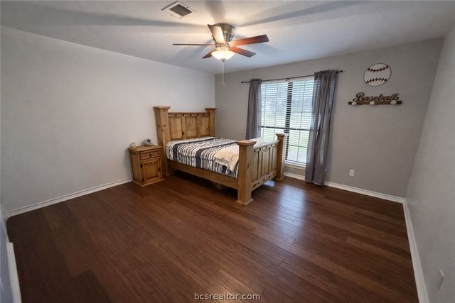 202 Golfview Drive, Hilltop Lakes, TX 77871