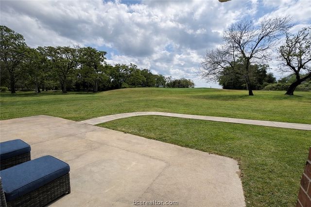 202 Golfview Drive, Hilltop Lakes, TX 77871