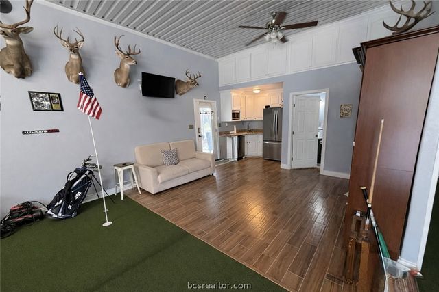 202 Golfview Drive, Hilltop Lakes, TX 77871