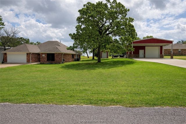 202 Golfview Drive, Hilltop Lakes, TX 77871