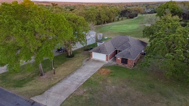 202 Golfview Drive, Hilltop Lakes, TX 77871