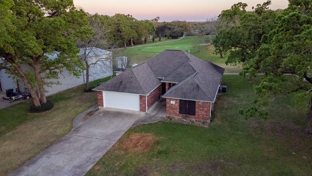 202 Golfview Drive, Hilltop Lakes, TX 77871