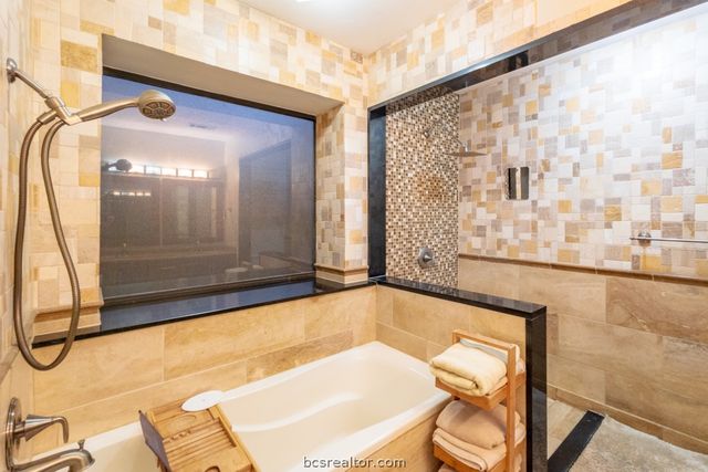 202 Golfview Drive, Hilltop Lakes, TX 77871