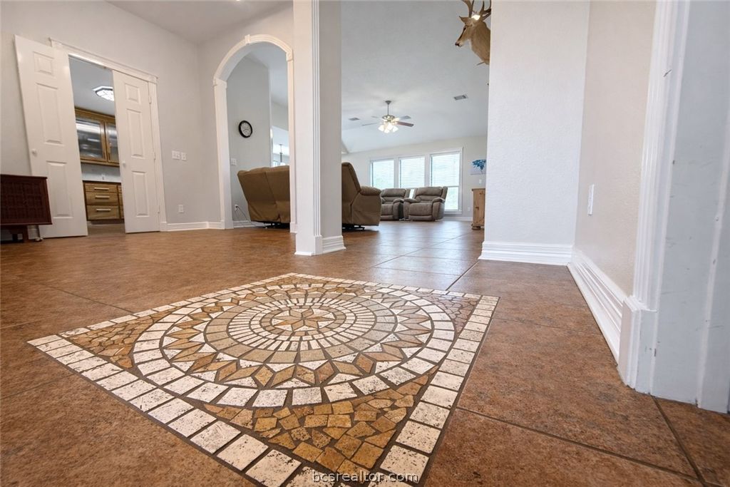 202 Golfview Drive, Hilltop Lakes, TX 77871 — photo 2