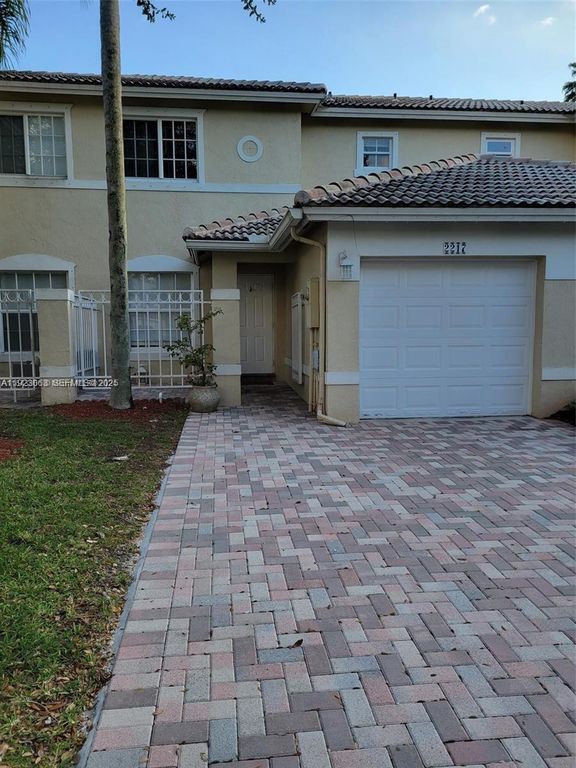 2217 NW 171st Ter, Pembroke Pines, FL 33028