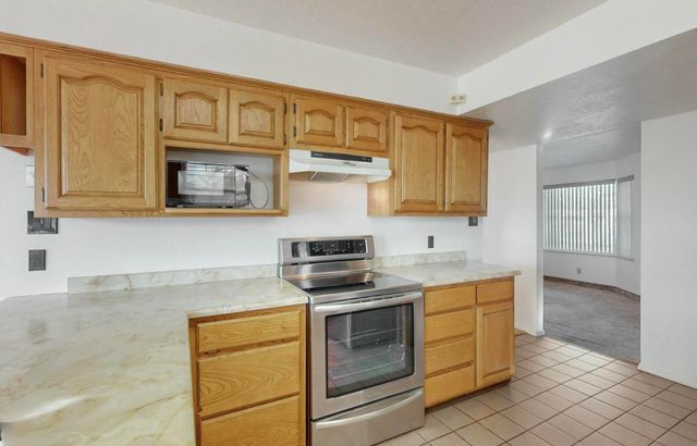 921 Romadora Lane SW, Albuquerque, NM 87121