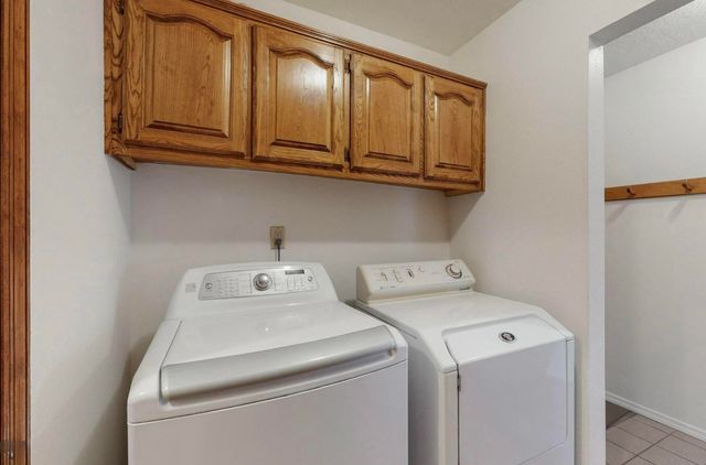 921 Romadora Lane SW, Albuquerque, NM 87121