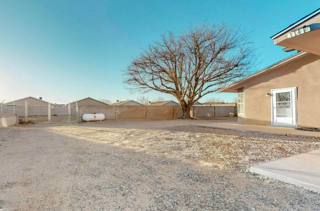 921 Romadora Lane SW, Albuquerque, NM 87121