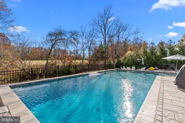 204 PENNLAND FARM DR, Perkasie, PA 18944