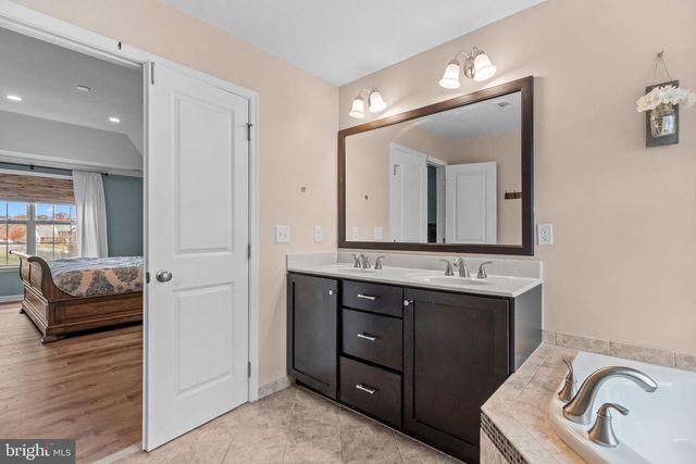 204 PENNLAND FARM DR, Perkasie, PA 18944