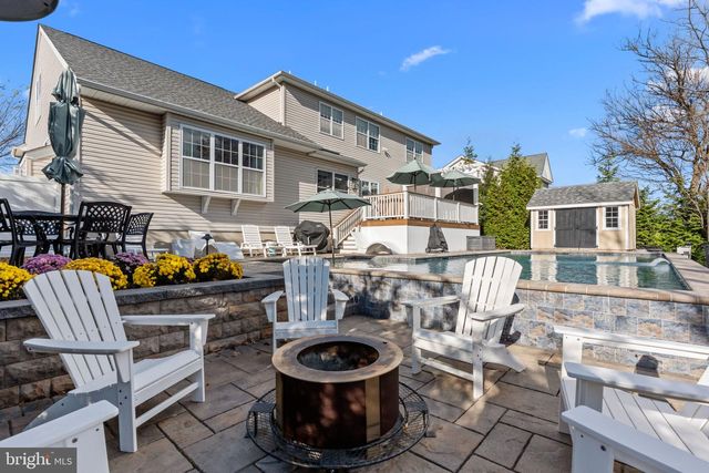 204 PENNLAND FARM DR, Perkasie, PA 18944