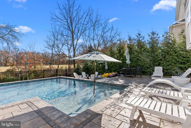 204 PENNLAND FARM DR, Perkasie, PA 18944