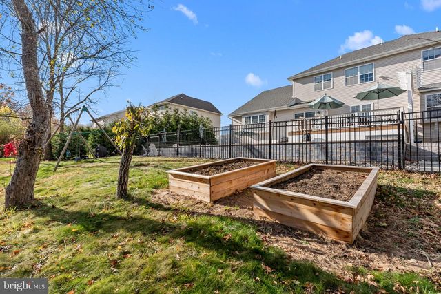 204 PENNLAND FARM DR, Perkasie, PA 18944