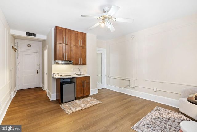 1324 Locust St Apt 717, Philadelphia, PA 19107