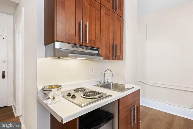 1324 Locust St Apt 717, Philadelphia, PA 19107