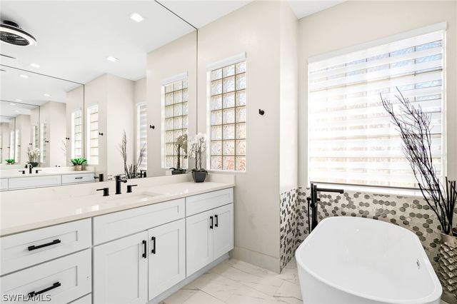 2179 Canary Island CV, Naples, FL 34119