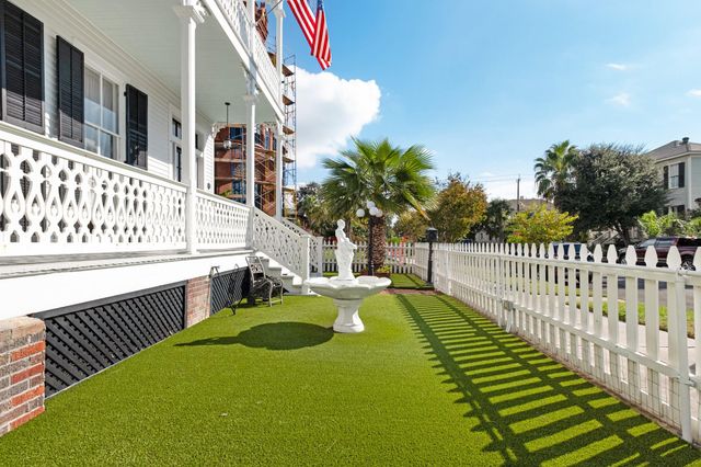 1610 Postoffice Street, Galveston, TX 77550